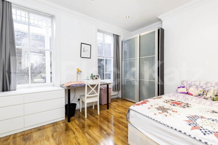 Spacious split level 3 bed in central zone 1 location mins to tube and shops  Nottingham Place, Baker Street